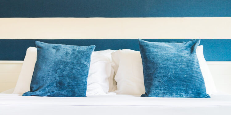 Ideias baratas para deixar sua cama mais bonita e aconchegante