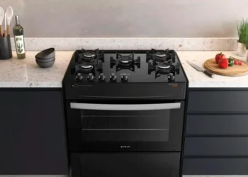 Fogão 4 bocas ou 5 bocas: qual combina mais com sua rotina?