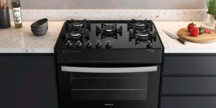Fogão 4 bocas ou 5 bocas: qual combina mais com sua rotina?
